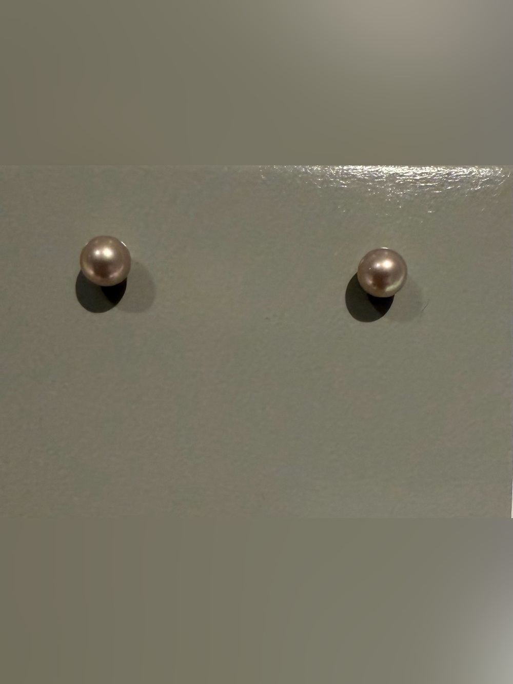 Pearl Stud Earrings - Soft Cream Pearl